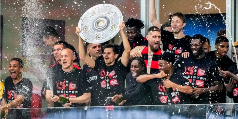 Leverkusen chính thức giành chiếc đĩa bạc Bundesliga sớm 4 vòng đấu